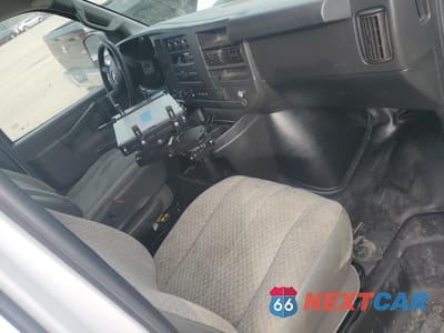 Zdjęcie 8 z 14 samochodu: 2020 CHEVROLET EXPRESS 2500 DELIVERY VAN VIN:1GCWGAFGXL1209647 - miniatura