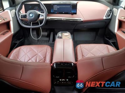 Zdjęcie 8 z 12 samochodu: 2023 BMW IX M60 VIN:WB533CF04PCM51160 - miniatura