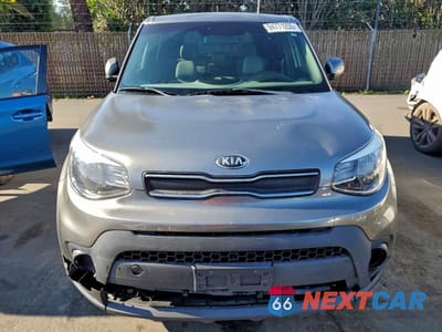 Piąte zdjęcie samochodu w środku: 2017 KIA SOUL VIN:KNDJN2A2XH7443518 - miniatura