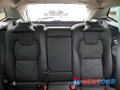 Zdjęcie 10 z 12 samochodu: 2022 VOLVO XC60 B5 MOMENTUM VIN:YV4L12RK4N1080010 - miniatura