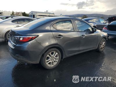 Trzecie zdjęcie samochodu z tyłu: 2016 TOYOTA SCION IA VIN:3MYDLBZV2GY104798 - miniatura