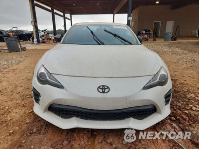 Piąte zdjęcie samochodu w środku: 2017 TOYOTA 86 BASE VIN:JF1ZNAA12H8711417 - miniatura