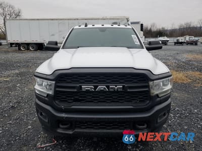 Piąte zdjęcie samochodu w środku: 2022 RAM 3500 TRUCK CAB AND CHASSIS VIN:3C7WRSCLXNG291727 - miniatura