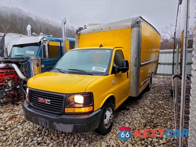 2017 GMC SAVANA BOX TRUCK 1GD37TCG0H1171769 - główne zdjęcie licytacji z USA - miniatura