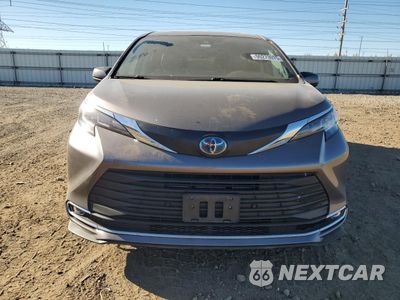 Piąte zdjęcie samochodu w środku: 2021 TOYOTA SIENNA XLE VIN:5TDJRKEC0MS063045 - miniatura