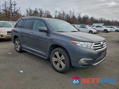 Czwarte zdjęcie samochodu z boku: 2013 TOYOTA HIGHLANDER LIMITED VIN:5TDDK3EH6DS205255 - miniatura