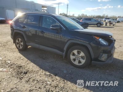 Czwarte zdjęcie samochodu z boku: 2019 TOYOTA RAV4 XLE VIN:JTMP1RFV2KD503981 - miniatura