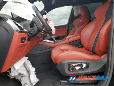 Zdjęcie 7 z 13 samochodu: 2025 BMW X5 M COMPETITION VIN:5YM13ET02S9Y75736 - miniatura