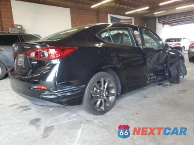 Trzecie zdjęcie samochodu z tyłu: 2018 MAZDA 3 TOURING VIN:3MZBN1V34JM186589 - miniatura