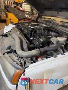 Czwarte zdjęcie samochodu z boku: 2006 CHEVROLET SILVERADO C3500 VIN:1GBJC34D56E236508 - miniatura