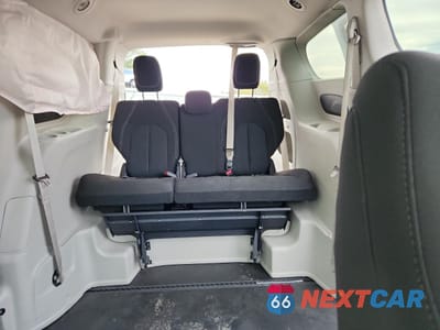 Zdjęcie 10 z 15 samochodu: 2023 CHRYSLER VOYAGER VIN:2C4RC1CG5PR512883 - miniatura