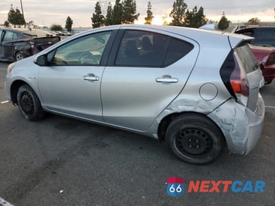 Drugie zdjęcie samochodu z przodu: 2016 TOYOTA PRIUS C VIN:JTDKDTB3XG1134296 - miniatura