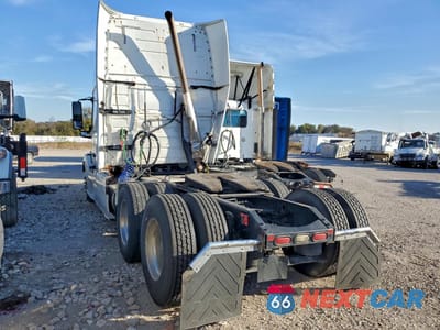 Trzecie zdjęcie samochodu z tyłu: 2015 VOLVO VNL SEMI TRUCK VIN:4V4NC9EH6FN925088 - miniatura