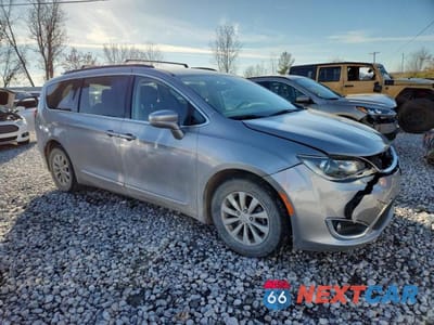 Czwarte zdjęcie samochodu z boku: 2017 CHRYSLER PACIFICA TOURING L VIN:2C4RC1BG6HR771028 - miniatura