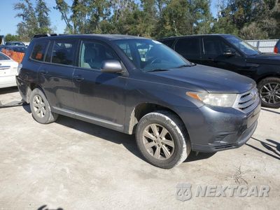 Czwarte zdjęcie samochodu z boku: 2013 TOYOTA HIGHLANDER BASE VIN:5TDZA3EH9DS032422 - miniatura