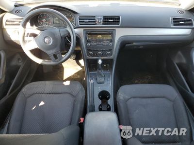 Zdjęcie 8 z 14 samochodu: 2012 VOLKSWAGEN PASSAT S VIN:1VWAP7A38CC056964 - miniatura