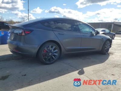Trzecie zdjęcie samochodu z tyłu: 2018 TESLA MODEL 3 VIN:5YJ3E1EB1JF083049 - miniatura