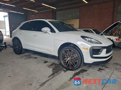 Czwarte zdjęcie samochodu z boku: 2023 PORSCHE MACAN BASE VIN:WP1AA2A50PLB08729 - miniatura