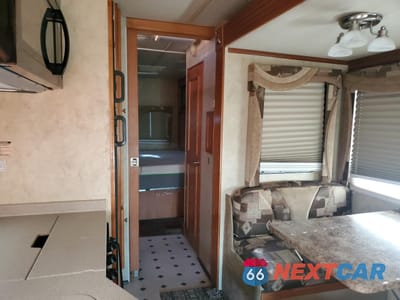 Zdjęcie 6 z 10 samochodu: 2006 CHEVROLET C5500 C5U042 VIN:1GBE5U1206F421239 - miniatura