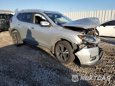 Czwarte zdjęcie samochodu z boku: 2017 NISSAN ROGUE SV VIN:5N1AT2MV9HC741315 - miniatura