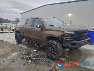 Czwarte zdjęcie samochodu z boku: 2019 CHEVROLET SILVERADO C1500 LT VIN:3GCPWCED6KG120863 - miniatura