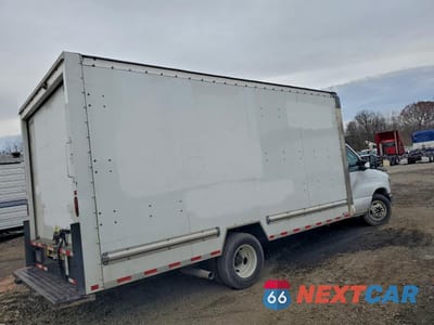 Trzecie zdjęcie samochodu z tyłu: 2024 FORD ECONOLINE BOX TRUCK VIN:1FDWE3FN0RDD28472 - miniatura