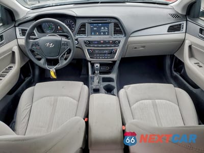 Zdjęcie 8 z 12 samochodu: 2017 HYUNDAI SONATA HYBRID VIN:KMHE24L18HA059469 - miniatura