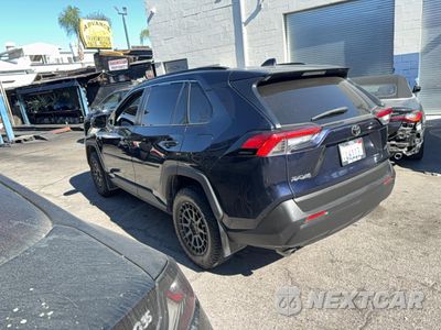 Trzecie zdjęcie samochodu z tyłu: 2020 TOYOTA RAV4 XLE VIN:2T3W1RFV2LC061205 - miniatura