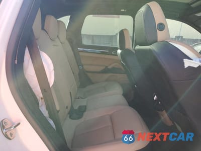 Zdjęcie 10 z 12 samochodu: 2014 PORSCHE CAYENNE VIN:WP1AA2A24ELA96605 - miniatura