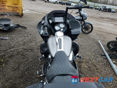 Zdjęcie 6 z 9 samochodu: 2017 HARLEY-DAVIDSON FLTRX ROAD GLIDE VIN:1HD1KHC16HB686142 - miniatura