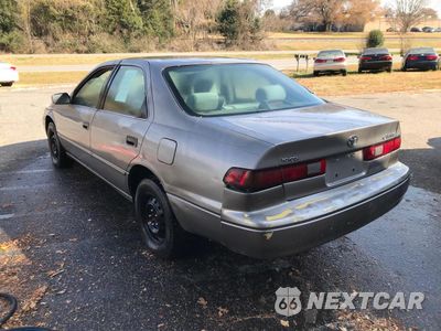 Trzecie zdjęcie samochodu z tyłu: 1999 TOYOTA CAMRY CE VIN:4T1BG22K8XU567179 - miniatura