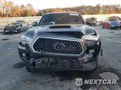 Piąte zdjęcie samochodu w środku: 2018 TOYOTA TACOMA DOUBLE CAB VIN:3TMDZ5BN2JM050426 - miniatura
