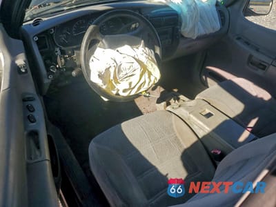 Zdjęcie 8 z 13 samochodu: 1999 FORD EXPLORER VIN:1FMYU22X8XUC74980 - miniatura
