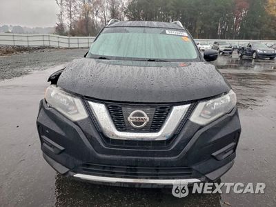 Piąte zdjęcie samochodu w środku: 2017 NISSAN ROGUE S VIN:KNMAT2MV8HP576015 - miniatura