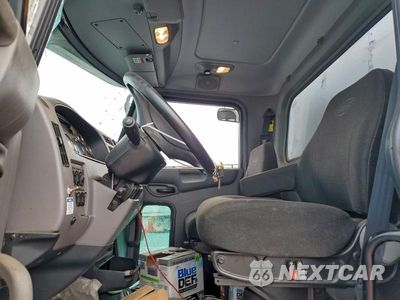 Zdjęcie 7 z 12 samochodu: 2022 PETERBILT 337 BOX TRUCK VIN:2NP2HJ6X6NM782674 - miniatura