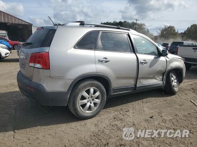 Trzecie zdjęcie samochodu z tyłu: 2013 KIA SORENTO LX VIN:5XYKTDA27DG342603 - miniatura