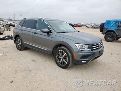 Czwarte zdjęcie samochodu z boku: 2018 VOLKSWAGEN TIGUAN SE VIN:3VV2B7AX7JM142451 - miniatura