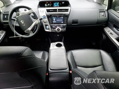 Zdjęcie 8 z 15 samochodu: 2017 TOYOTA PRIUS V VIN:JTDZN3EU1HJ071025 - miniatura