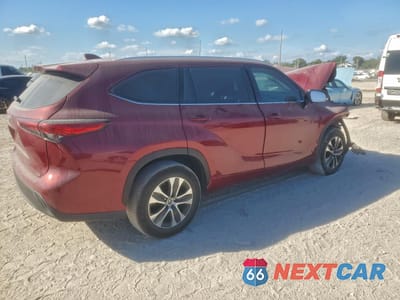 Trzecie zdjęcie samochodu z tyłu: 2022 TOYOTA HIGHLANDER XLE VIN:5TDGZRAH5NS541496 - miniatura