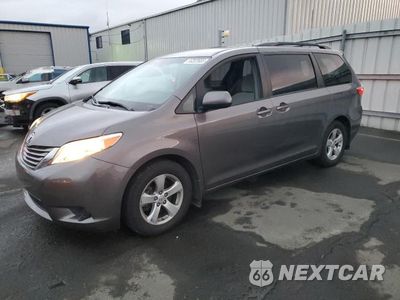 2017 TOYOTA SIENNA LE 5TDKZ3DC5HS876138 - główne zdjęcie licytacji z USA - miniatura