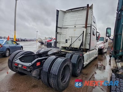 Czwarte zdjęcie samochodu z boku: 2019 VOLVO VNL SEMI TRUCK VIN:4V4NC9EH1KN208253 - miniatura