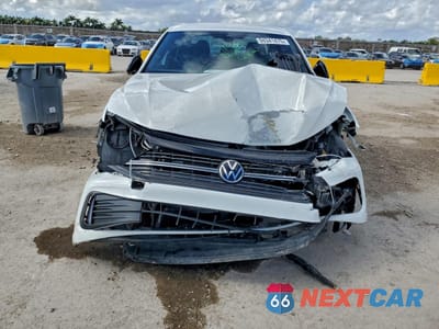 Piąte zdjęcie samochodu w środku: 2023 VOLKSWAGEN JETTA SPORT VIN:3VWBM7BU0PM023806 - miniatura