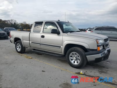 Czwarte zdjęcie samochodu z boku: 2004 CHEVROLET SILVERADO K1500 VIN:1GCEK19T34E248447 - miniatura