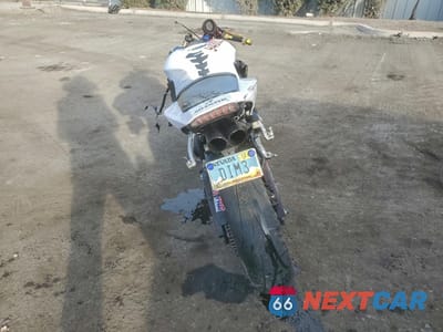 Czwarte zdjęcie samochodu z boku: 2023 HONDA CBR600 RR VIN:JH2PC40J8PK900365 - miniatura