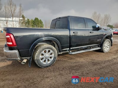 Trzecie zdjęcie samochodu z tyłu: 2022 RAM 2500 LARAMIE VIN:3C6UR5FL5NG318017 - miniatura