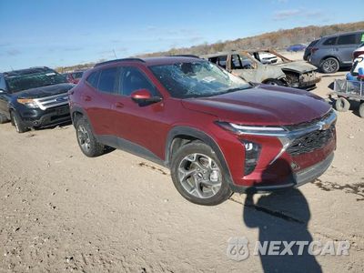 Czwarte zdjęcie samochodu z boku: 2024 CHEVROLET TRAX 1LT VIN:KL77LHE2XRC156960 - miniatura