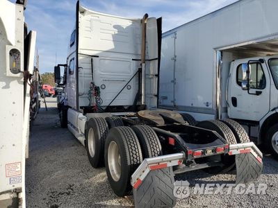Trzecie zdjęcie samochodu z tyłu: 2023 VOLVO VNL SEMI TRUCK VIN:4V4NC9EJ4PN615350 - miniatura