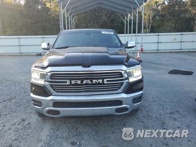 Piąte zdjęcie samochodu w środku: 2019 RAM 1500 LARAMIE VIN:1C6SRFJT7KN735842 - miniatura