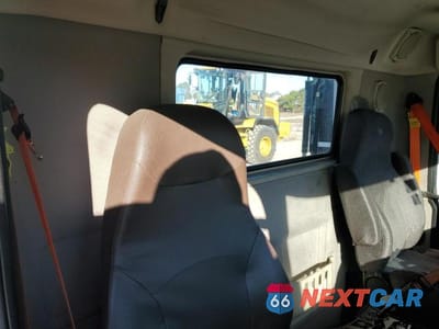 Zdjęcie 6 z 10 samochodu: 2017 VOLVO VNL SEMI TRUCK VIN:4V4N39TG3HN987979 - miniatura
