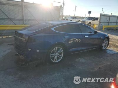 Trzecie zdjęcie samochodu z tyłu: 2015 TESLA MODEL S 90D VIN:5YJSA1V27FF099092 - miniatura